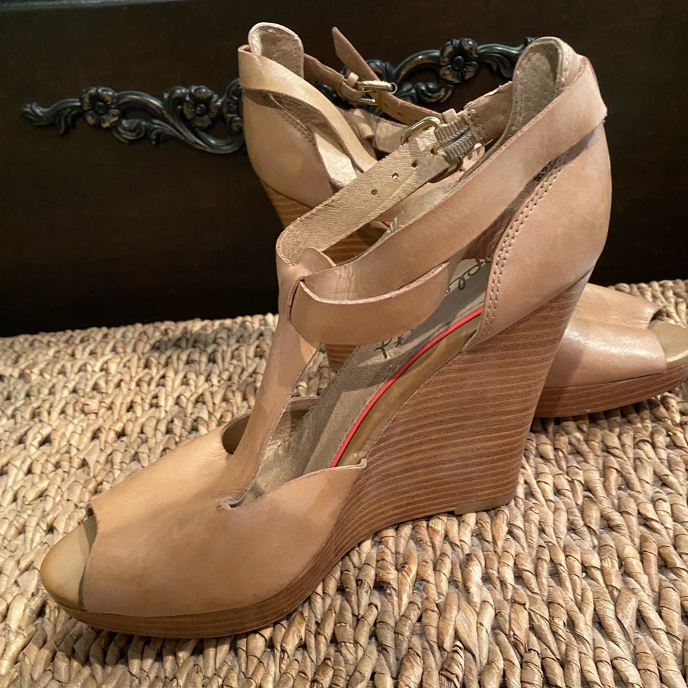 Splendid Leather Wedge Heels/runs small